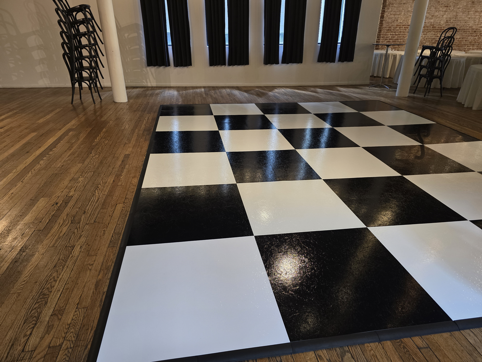 Checkered Dance Floor (24' x 24')