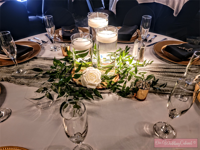Hurricane Vase (7.5") (CANDLES NOT INCLUDED)(CANDLES DIAMETER MUST BE UNDER 3" TO FIT ALL THE WAY AT THE BOTTOM)(MUST BE BATTERY OPERATED PILLAR CANDLES OR 3" DIAMETER OPEN FLAME FLOATING CANDLES)