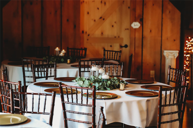 MY OLD KENTUCKY BARN, WILLIAMSTOWN, KY (MORGAN PURCELL PHOTOGRAPHY)