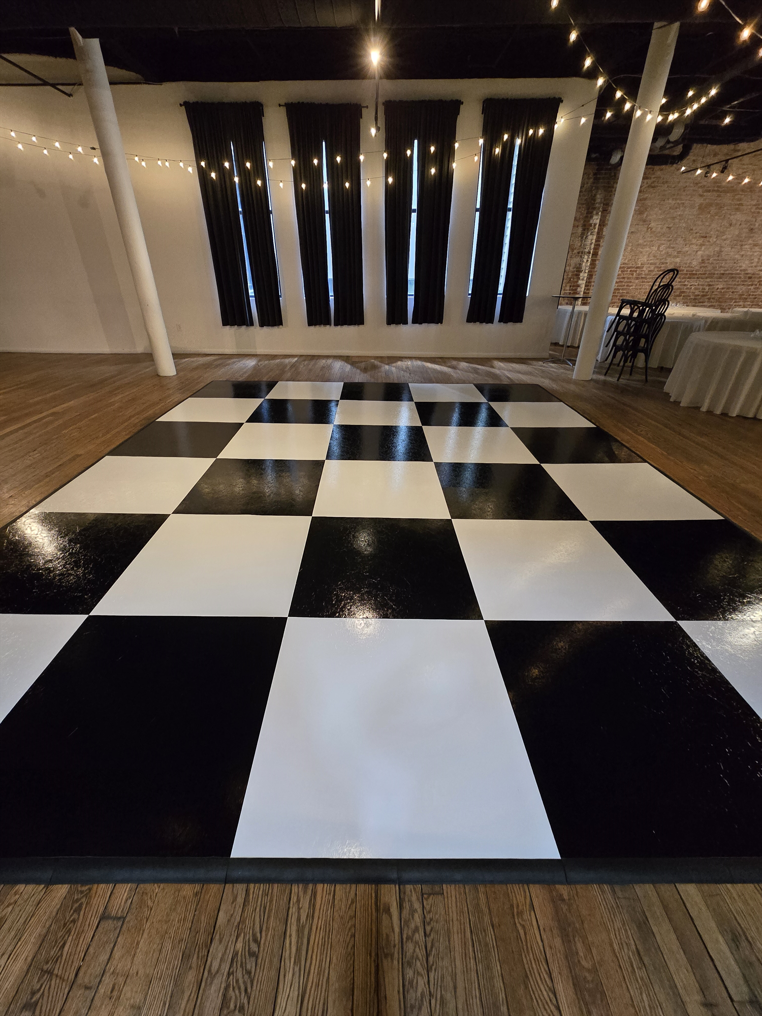 Checkered Dance Floor (24' x 24')