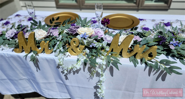 Mr. and Mrs. Table Sign, Glitter Gold ****WE WILL ACCOMMODATE SAME GENDER WEDDINGS, PLEASE EMAIL US IF YOU NEED TO SAY MR./MR., MRS./MRS.**