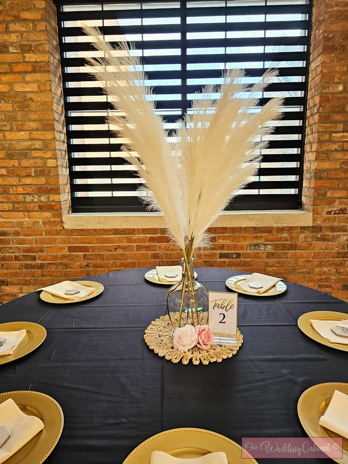 12" Clear Vase (Great for Centerpieces) 