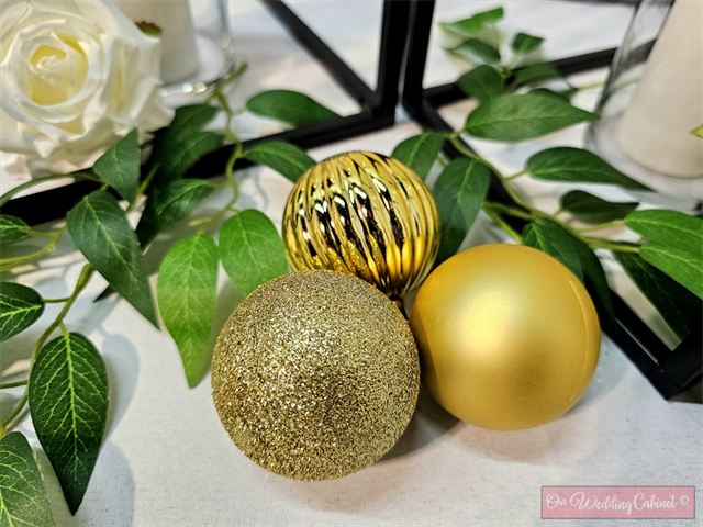 Assortment of Ornaments (Gold)