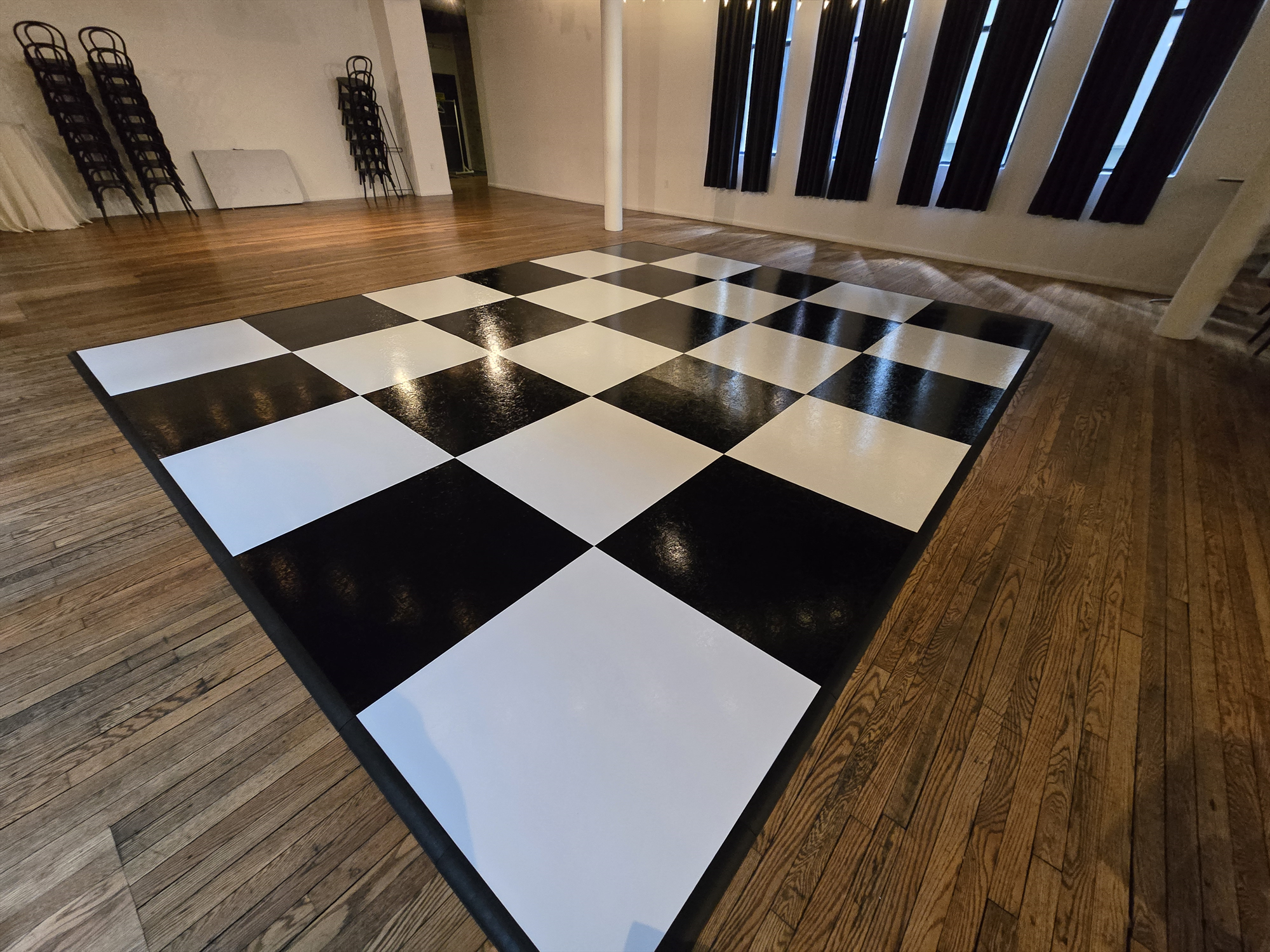 Checkered Dance Floor (24' x 24')