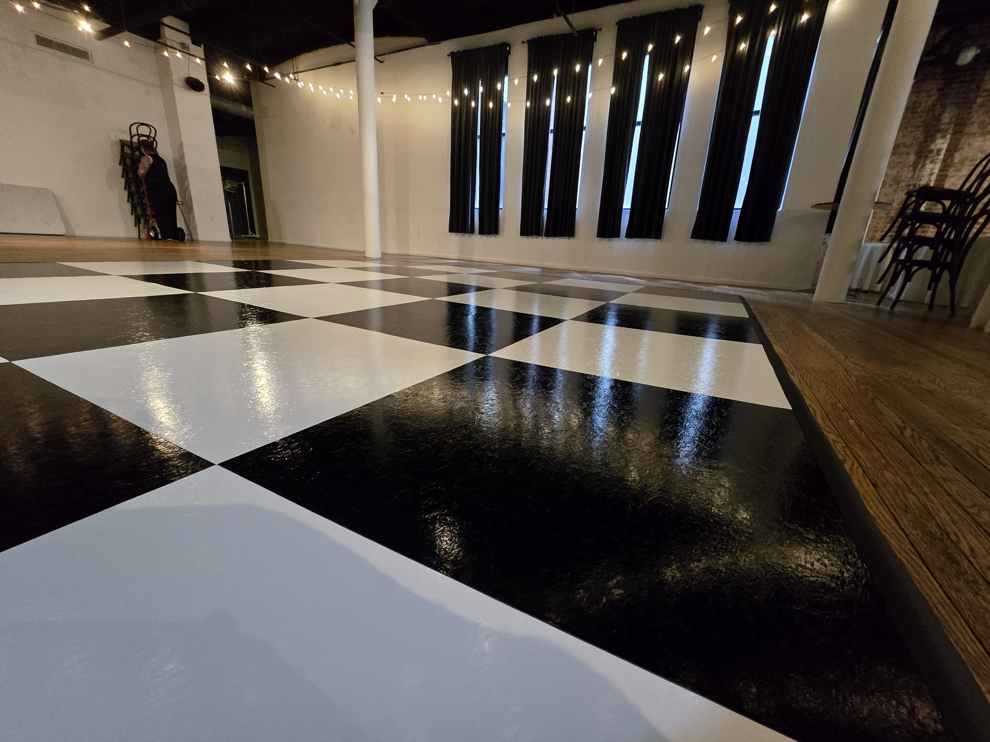 Checkered Dance Floor (24' x 24')