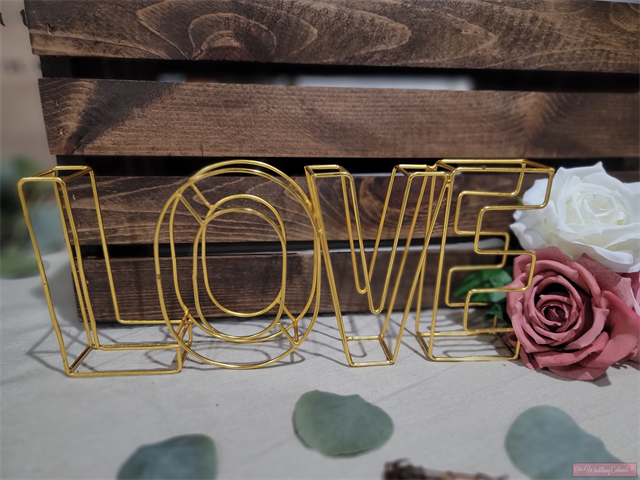 Gold "LOVE" Wire Table Sign 