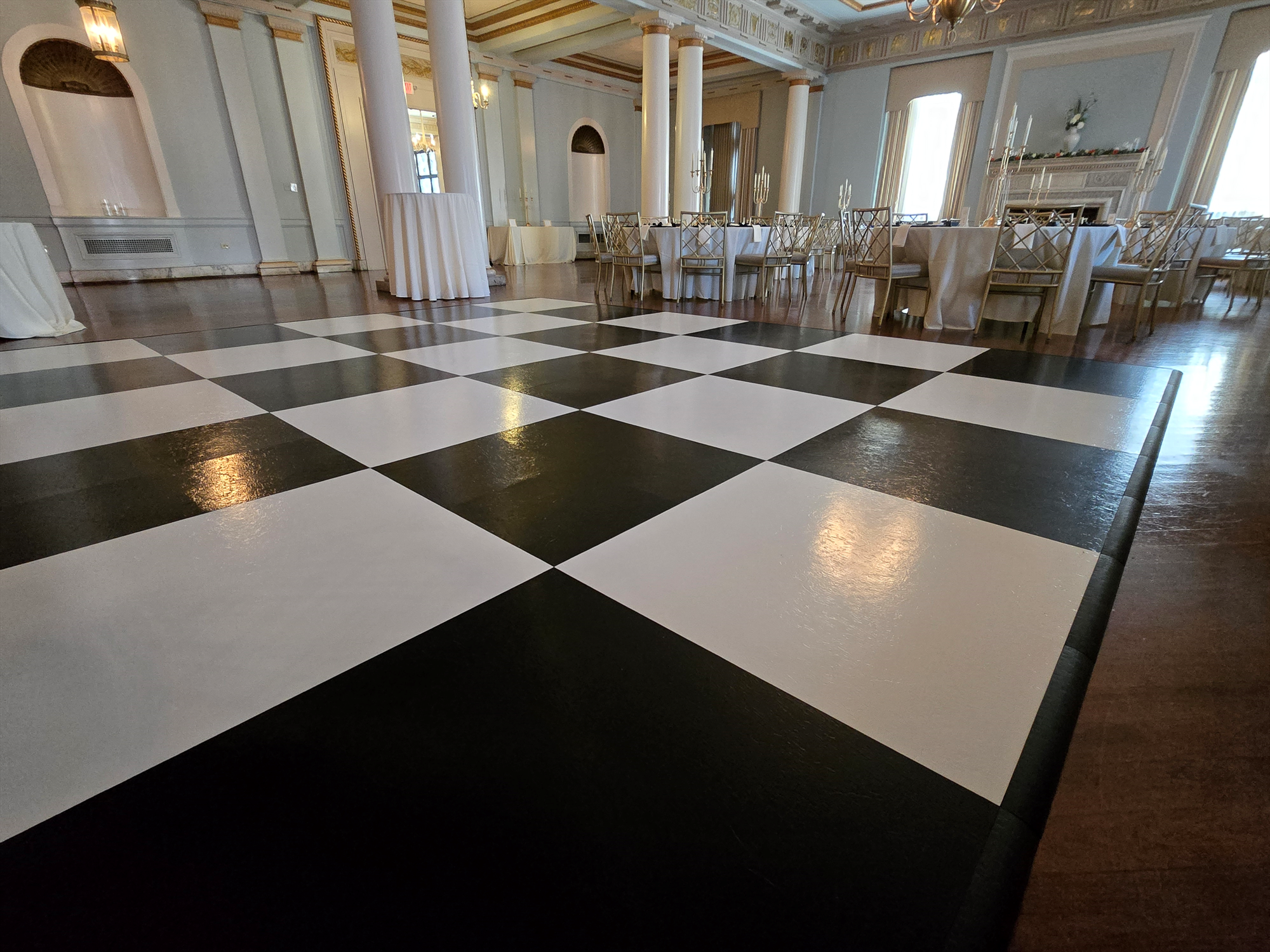 Checkered Dance Floor (24' x 24')