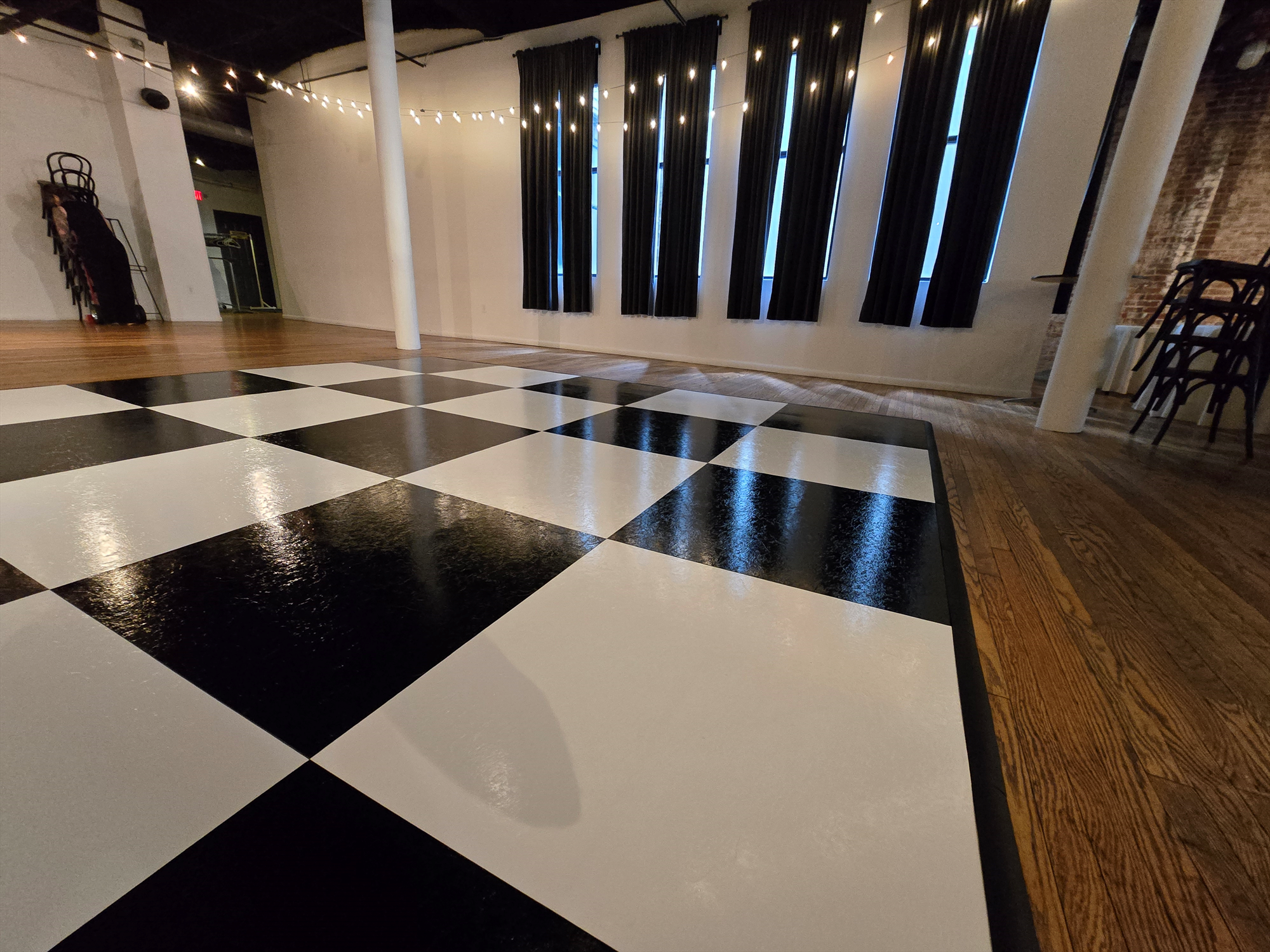 Checkered Dance Floor (24' x 24')